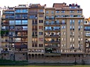 Costruzioni intorno al ponte vecchio degli anni 50