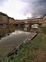 Un Dragone ormeggiato davanti al Ponte vecchio